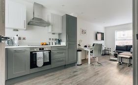 Central 2 Double Bedroom Flat With Parking